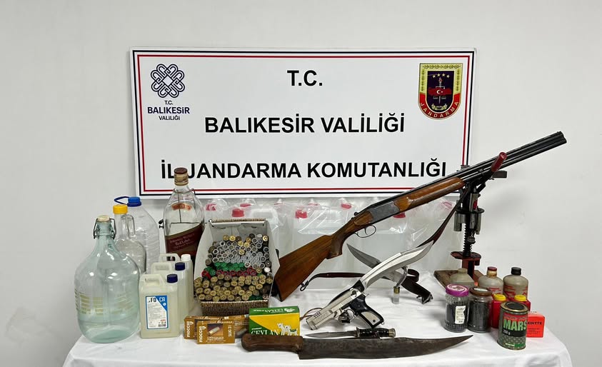 Erdek’te Jandarmadan Kaçak Alkol ve Silah Operasyonu