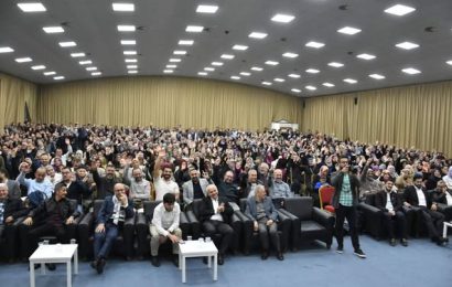 Gönen’de Aile ve Namaz Konulu Konferans Yoğun İlgi Gördü