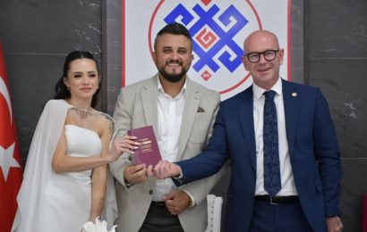 Gökhan ile Hilal Evlendi: Yılların Dostu Serkan Sarı’nın Mutlu Günü