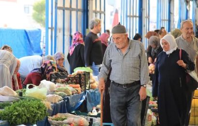 Gönen’de Bereketli Bir Salı Pazarı