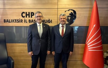 Karesi Belediye Başkanı Mesut Akbıyık, CHP Balıkesir İl Başkanlığını Ziyaret Etti
