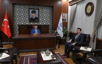 Manyas Kaymakamı Coşkun Topuz, Balıkesir Valisi İsmail Ustaoğlu’nu Ziyaret Etti