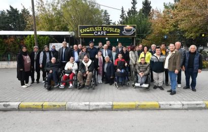 Balıkesir Valisi Ustaoğlu, Engelsiz Düşler Cafe’de Engelli Bireylerle Bir Araya Geldi