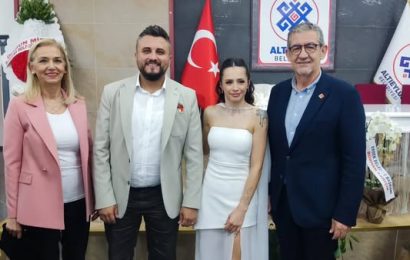 CHP’li Ahmet Akın, Gökhan Bayar ve Hilal Muslu’nun Nikah Şahitliğini Yaptı