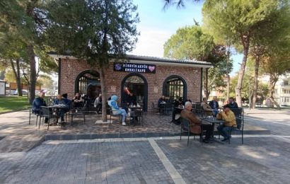 Altıeylül’de Emekli Kafe Huzurlu Bir Buluşma Noktası Oldu Altıeylül’de Emekli Kafe Huzurlu Bir Buluşma Noktası Oldu