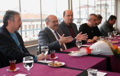 Balıkesir Valisi Ustaoğlu, Balıkesir Karadenizliler Derneği’ni Ziyaret Etti