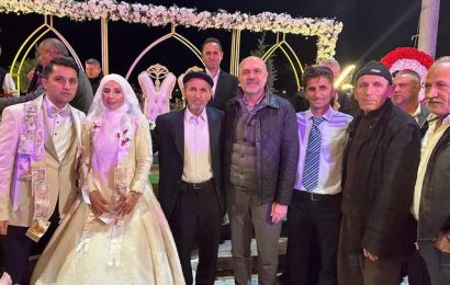 Marmara Adalar Belediye Başkanı Aydın Dinçer, Düğün Çiftinin Mutluluklarına Ortak Oldu