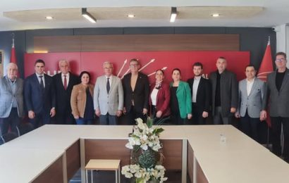 CHP’de Erdek İlçe Başkanı Hale Tuna’dan İl Başkanı Erden Köybaşı’na Ziyaret