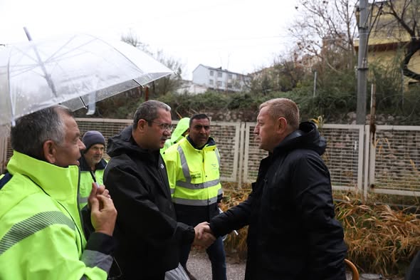 Bandırma’da Sağanak Yağış Sonrası Demiryolu İstinat Duvarında Çökme