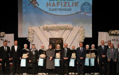 Balıkesir’de Merkez Yatılı Kız Kur’an Kursu’nda Hafızlık İcazet Programı Düzenlendi