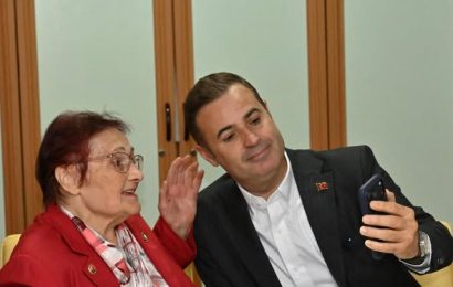 Balıkesir’de Anneler Günü Ziyareti: Başkan Ahmet Akın, Türk Anneler Derneği’ni Ağırladı