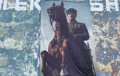 Paşaçiftlik Köyü Gençleri, 10 Kasım’da Atatürk Posteri ile Anma Gerçekleştirdi