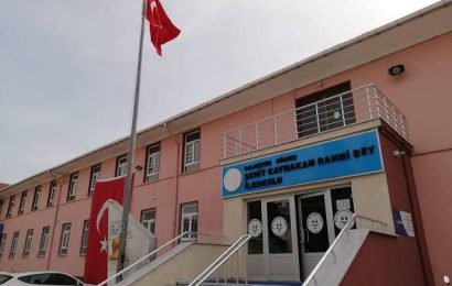 Gönen’de Okul Bahçelerinin Otopark Olarak Kullanılması Önerisi Destek Buluyor