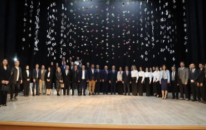 Gönen’de Öğretmen ve Öğrencilerin Başarısı Kutlandı