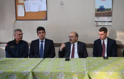 Vali Ustaoğlu, Sındırgı’nın Alacaatlı Mahallesi’nde Vatandaşlarla Buluştu