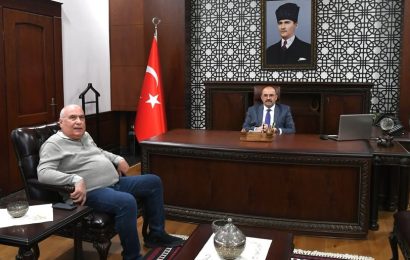 Balıkesir Valisi İsmail Ustaoğlu, Büyükşehir Arena Gazetesi Genel Yayın Yönetmeni’ni Kabul Etti