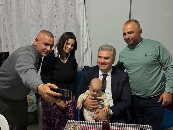 Altıeylül Muhtarı Ali Coşkun, Macarlar Mahallesi’nde Vatandaş Ziyareti Gerçekleştirdi