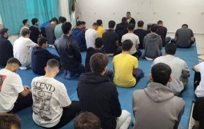 Bandırma’da Üniversiteli Gençler Regaib Kandili’ni Kutladı