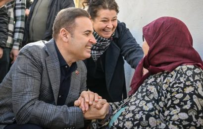 Balıkesir Büyükşehir Belediye Başkanı Ahmet Akın, Gömeç’te Vatandaşlarla Buluştu