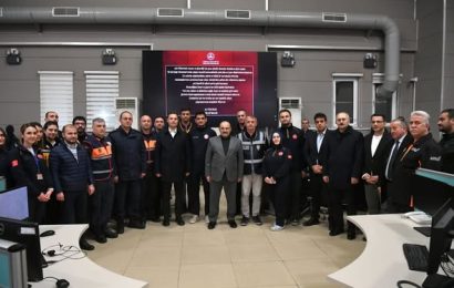 Balıkesir Valisi Ustaoğlu, 112 Acil Çağrı Merkezi Personeli ile Yeni Yılı Karşıladı