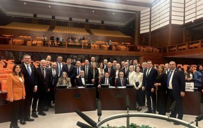 AKP’lilerin Yokluğunda Meclis Oturumu Tatil Edildi